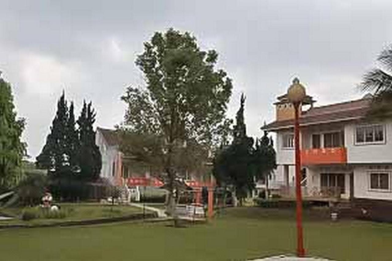 Hotel Puspa Sari Redpartner Чиатер Экстерьер фото