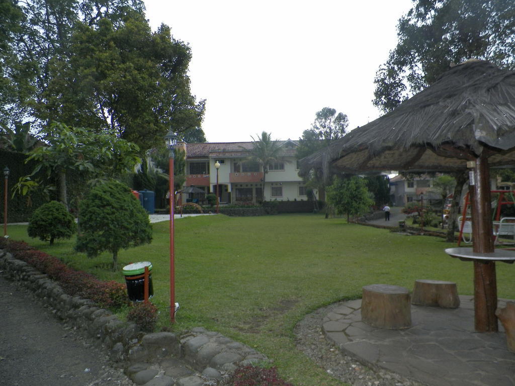 Hotel Puspa Sari Redpartner Чиатер Экстерьер фото