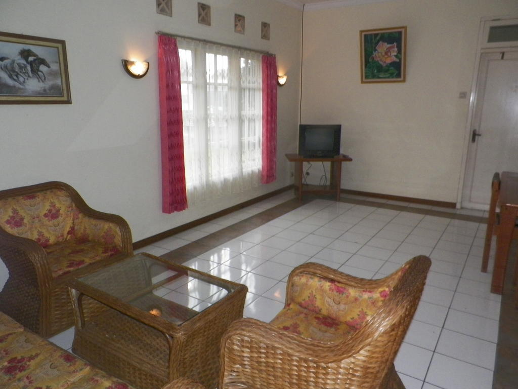 Hotel Puspa Sari Redpartner Чиатер Номер фото